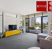 Luxe Furnished City Skyline Views - Holiday Cairns