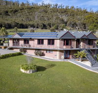 Luxury 6 Bedroom Home with Pool and Spa - Holiday Cairns