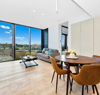 Luxury and Right next to the Central station  Shopping Center - Holiday Cairns