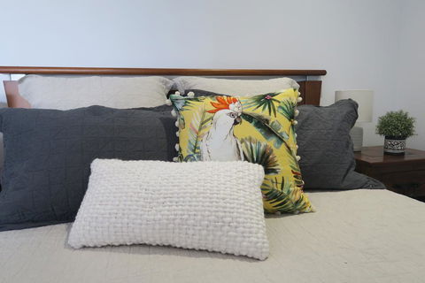 Luxury Homestay BNB In Rochedale - Holiday Cairns 3