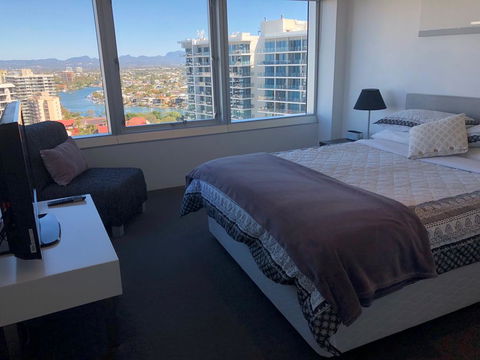 Luxury Large One Bedroom Surfers Paradise - Holiday Cairns 0