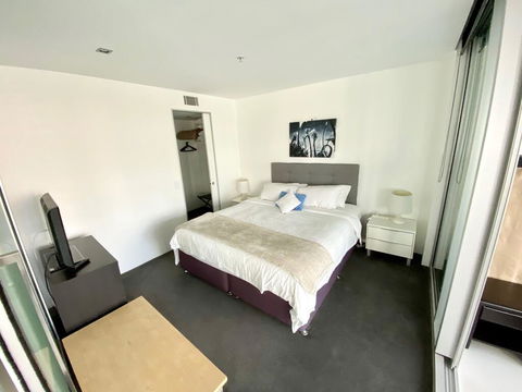 Luxury Large One Bedroom Surfers Paradise - Holiday Cairns 2