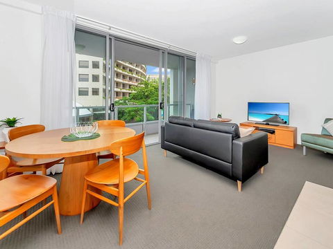 Luxury Waterfront Escape On The Harbour 315 - Holiday Cairns 1