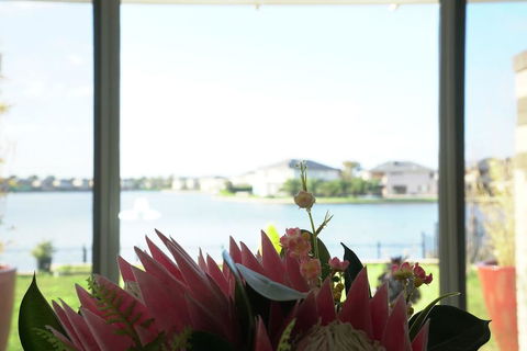 Luxury Waterfront Villa In Sanctuary Lakes - Holiday Cairns 3