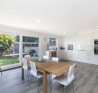 Lyons Cottage - a quaint Whalers Cottage in heart of Port Fairy - Holiday Cairns