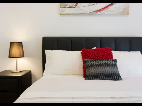 M5 Apartment In The Free Transit Zone West Perth - Holiday Cairns 3