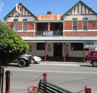 Maclean Hotel - Holiday Cairns
