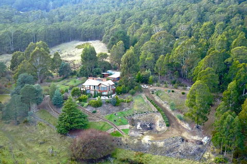 MAGICAL MOUNTAIN RETREAT - 20 Mins To CBD And Only 10 To MONA! - Holiday Cairns 1