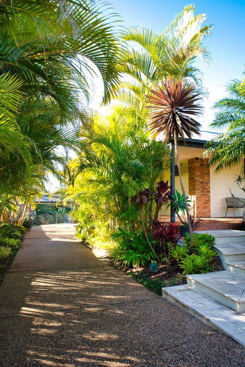 Magnificent Lakeview House - Long Jetty - Holiday Cairns 3