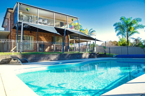 Magnificent Lakeview House - Long Jetty - Holiday Cairns 0