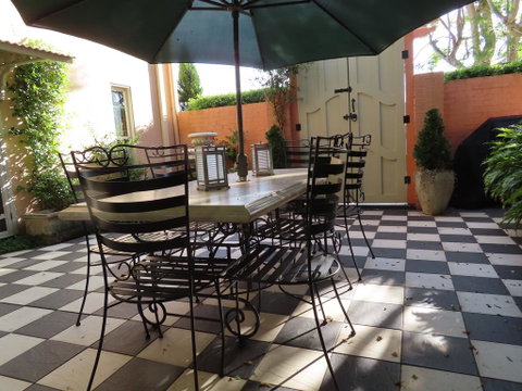 Maison De May Boutique Bed & Breakfast - Holiday Cairns 1