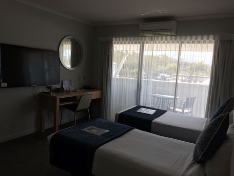 Manly Marina Cove Motel - Holiday Cairns 1