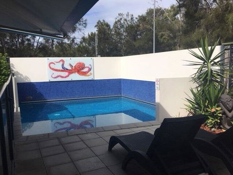 Manly Marina Cove Motel - Holiday Cairns 2