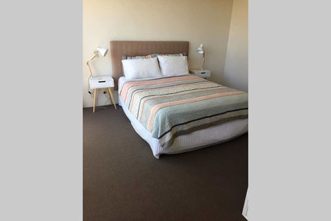 Mantra Crown Towers - Private Apartment - Holiday Cairns 2