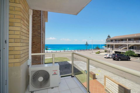 Marine Court - The Entrance - Holiday Cairns 0