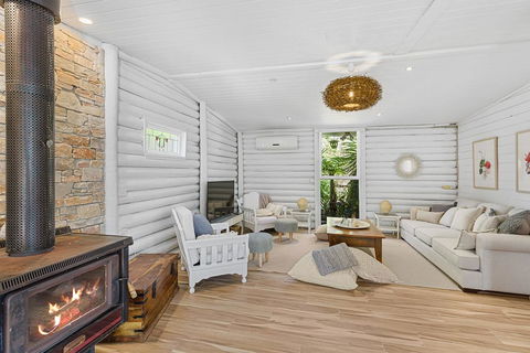 MARTHA COTTAGE - MT MARTHA - Holiday Cairns 0