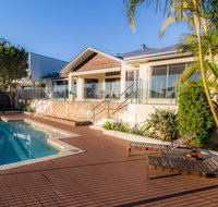 Maureen Waterfront Beach House - Holiday Cairns