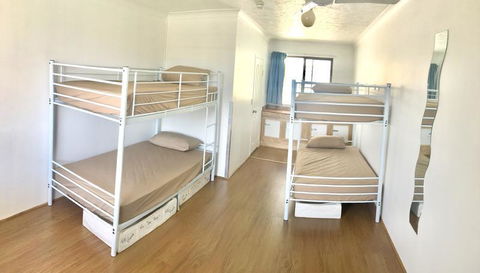 Maxmee Resort (formally Surfers Paradise Backpackers) - Holiday Cairns 1