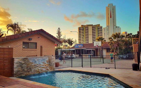 Maxmee Resort (formally Surfers Paradise Backpackers) - Holiday Cairns 0