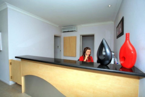 Mayfair Motel - Holiday Cairns 1