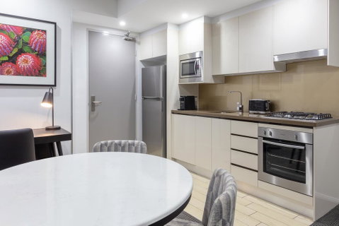 Meriton Suites North Ryde - Holiday Cairns 1