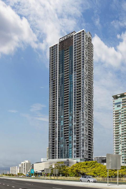 Meriton Suites Southport - Holiday Cairns 3