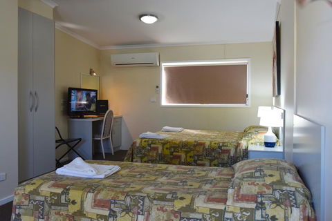 Mia Motel - Holiday Cairns 1