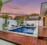 Miami Beachside Beach House - Holiday Cairns