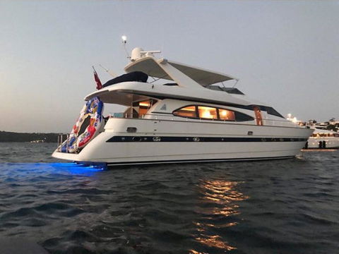 Million Dollar Luxury 90ft Yacht In Gold Coast! - Holiday Cairns 2