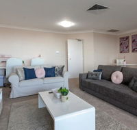 Milsons Point Apartment with Harbour Bridge Views - Holiday Cairns