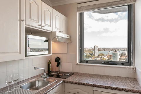 Milsons Point Apartment With Harbour Bridge Views - Holiday Cairns 3