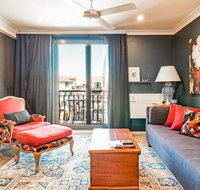 Modern 1 Bedroom Apartment In The Italian Forum - Holiday Cairns