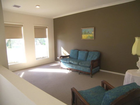 Modern Beachside 5 Bedrooms - Holiday Cairns 1