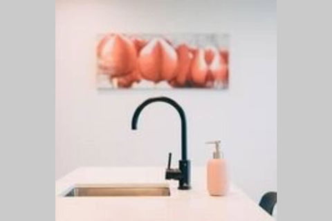 Modern Luxury 3 Bedroom Apartment With Sea Views - Holiday Cairns 2