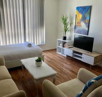 Modern Unit Near To Surfers Paradise - Holiday Cairns