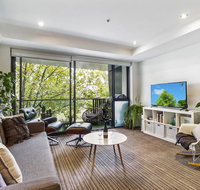 Modern spacious apartment in an amazing location - Holiday Cairns