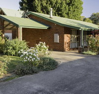 Monty's on Lumley Drive - Holiday Cairns