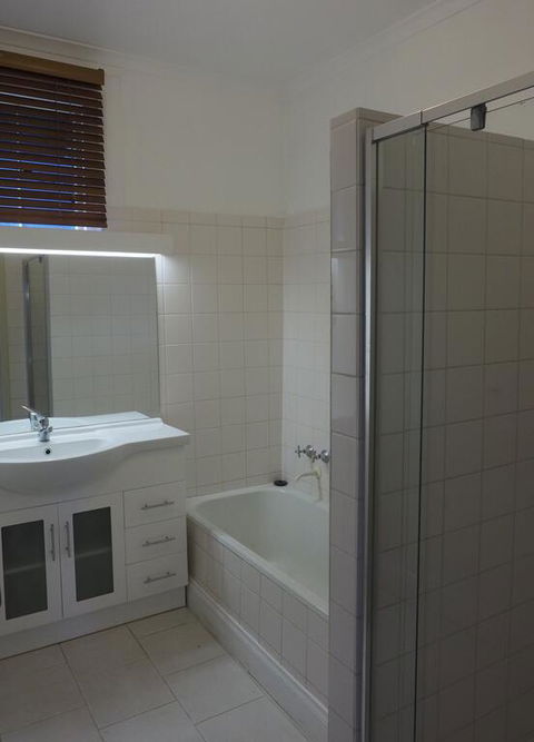 Moonambel Resort Hotel - Holiday Cairns 3