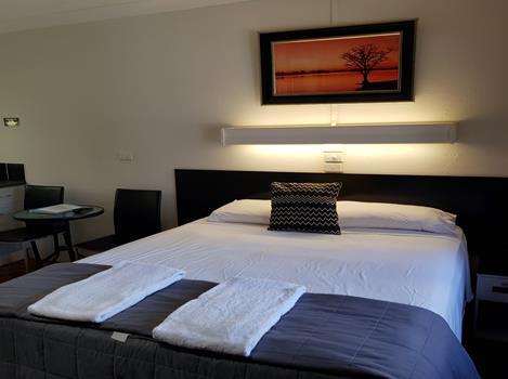 Motel Lodge - Holiday Cairns 2