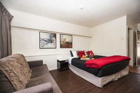 Motel Oasis - Holiday Cairns 1