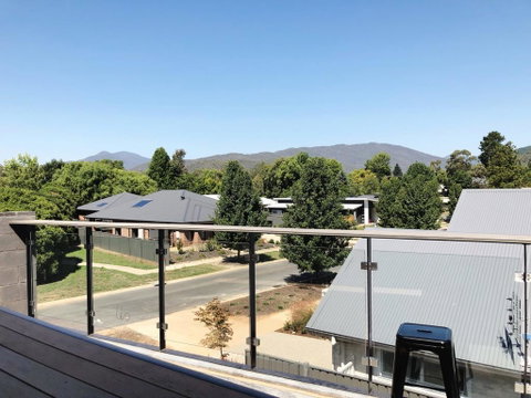 Mountain Mist Retreat - 4 Bedrooms - Holiday Cairns 1