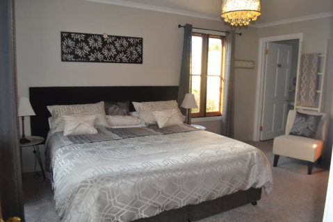 Mulberry Cottage Unique B&B Accommodation - Holiday Cairns 0