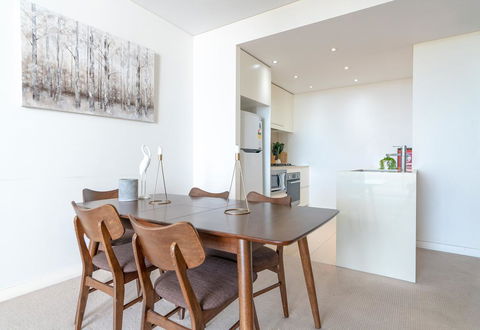 MWP25-Comfy 2 Bedroom Apt In Wentworth Point - Holiday Cairns 1