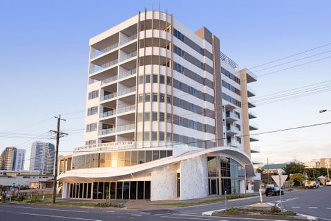 NEO Apartments Mermaid Beach - Holiday Cairns 0
