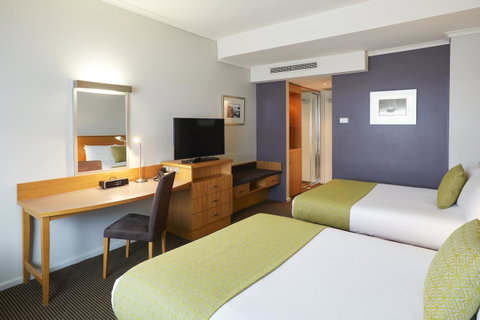 Novotel Perth Langley - Holiday Cairns 4