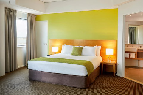 Novotel Perth Langley - Holiday Cairns 1