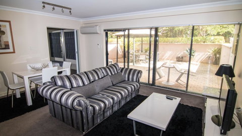 Visit Perth Now - Holiday Cairns 6