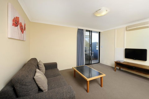 Lodestar Waterside Apartments - Holiday Cairns 25
