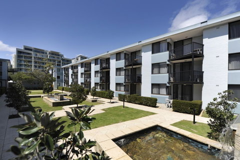 Lodestar Waterside Apartments - Holiday Cairns 14