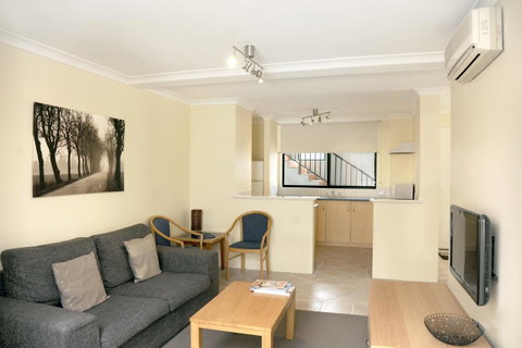Lodestar Waterside Apartments - Holiday Cairns 31